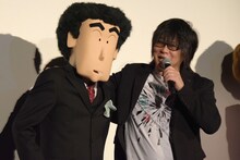 左から野原ひろし、森川智之。