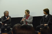 左から山崎裕、柄本佑、柄本時生。