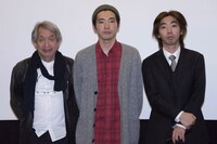 「柄本家のゴドー」初日舞台挨拶より。左から山崎裕、柄本佑、柄本時生。