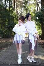 左から田中れいな、小林れい。