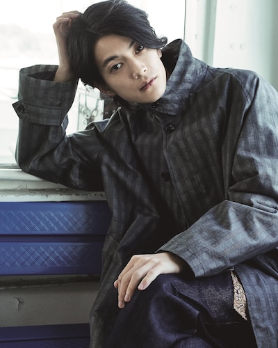 「渡邊圭祐1st写真集（仮題）」より。