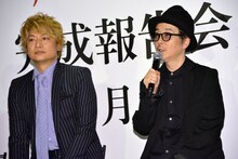 左から香取慎吾、リリー・フランキー。