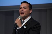 カリフォルニア ディズニーランド・リゾートのアンバサダー、ラファ・バロン。