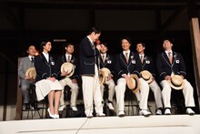 阿部サダヲ（中央）のトークに笑う登壇者たち。