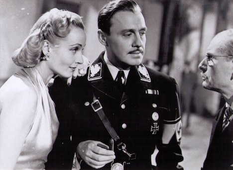 「生きるべきか死ぬべきか」