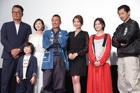 「太陽の家」キャスト発表記者会見の様子。