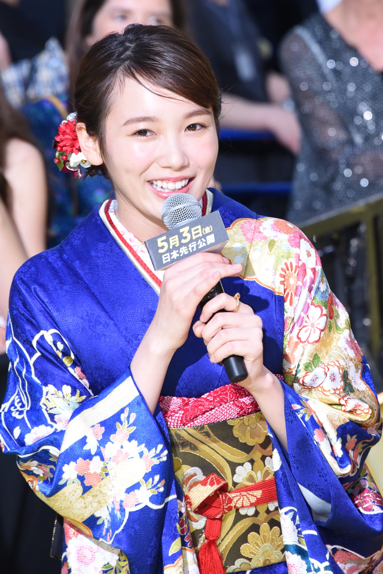 飯豊まりえ