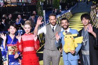 「名探偵ピカチュウ」ワールドプレミアの様子。左から飯豊まりえ、キャスリン・ニュートン、ライアン・レイノルズ、ジャスティス・スミス、竹内涼真。