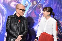 左から竹中直人、百田夏菜子。