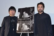 「TAKAYUKI YAMADA DOCUMENTARY『No Pain,No Gain』」先行上映舞台挨拶の様子。左から牧有太、山田孝之。