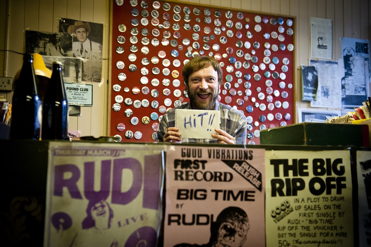 ベルファストパンクのゴッドファーザー描く「グッド・ヴァイブレーションズ」公開