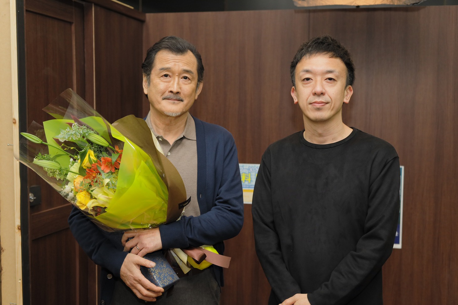 「劇場版 ファイナルファンタジーXIV 光のお父さん」メイキング写真。左から吉田鋼太郎、野口照夫。