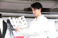 お気に入りのページを紹介する濱正悟。