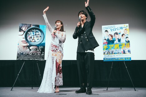 左から清水くるみ、浅香航大。