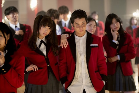 「映画 賭ケグルイ」新場面写真。左から森川葵演じる早乙女芽亜里、矢本悠馬扮する木渡潤。