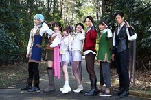 左から綱啓永、尾碕真花、田中れいな、小林れい、一ノ瀬 颯、小原唯和、岸田タツヤ。