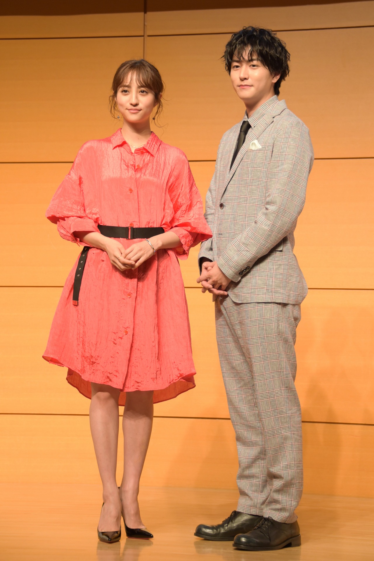 左から堀田茜、稲葉友。