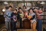 左から伊野尾慧、川栄李奈、余貴美子、松岡昌宏、平田敦子、しゅはまはるみ。