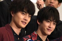 左から結木滉星、伊藤あさひ。