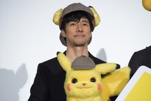 西島秀俊とピカチュウ。