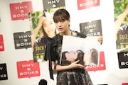 「『広瀬すず in なつぞら』PHOTO BOOK」のお気に入りカットについて説明する広瀬すず。