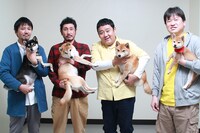 「柴公園」のキャスト。左から大西信満とくう（じっちゃん）、渋川清彦と喜（あたる）、ドロンズ石本となな（なな）、佐藤二朗といっちゃん（一郎）。