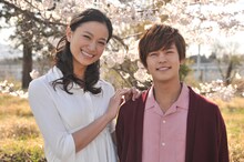 左から麻生ゆり役の高橋ユウ、常磐ソウゴ役の奥野壮。