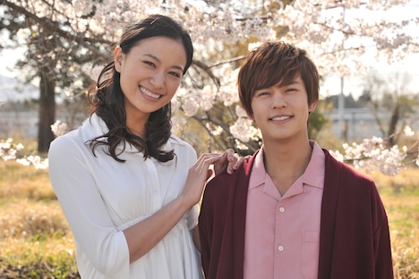 左から麻生ゆり役の高橋ユウ、常磐ソウゴ役の奥野壮。