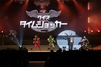 5月3日に開催された「仮面ライダージオウ スペシャルイベント 魔王の宴」より、スペシャルショーの様子。観客にクイズを出すショッカー戦闘員（右から2番目）。