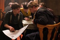 「僕たちは希望という名の列車に乗った」より、ヨナス・ダスラー演じるエリック（左）。