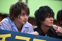 左から横浜流星、中尾暢樹。