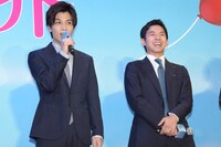 左から岩田剛典、太賀。