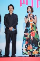 左から池松壮亮、高畑充希。