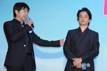 左から石井裕也、池松壮亮。