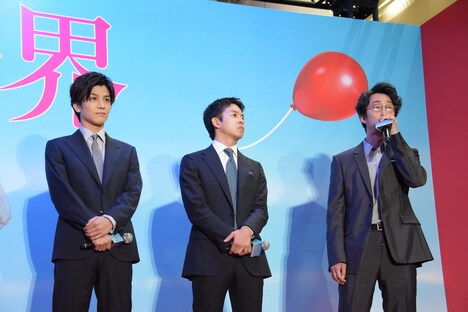 左から岩田剛典、太賀、北村有起哉。
