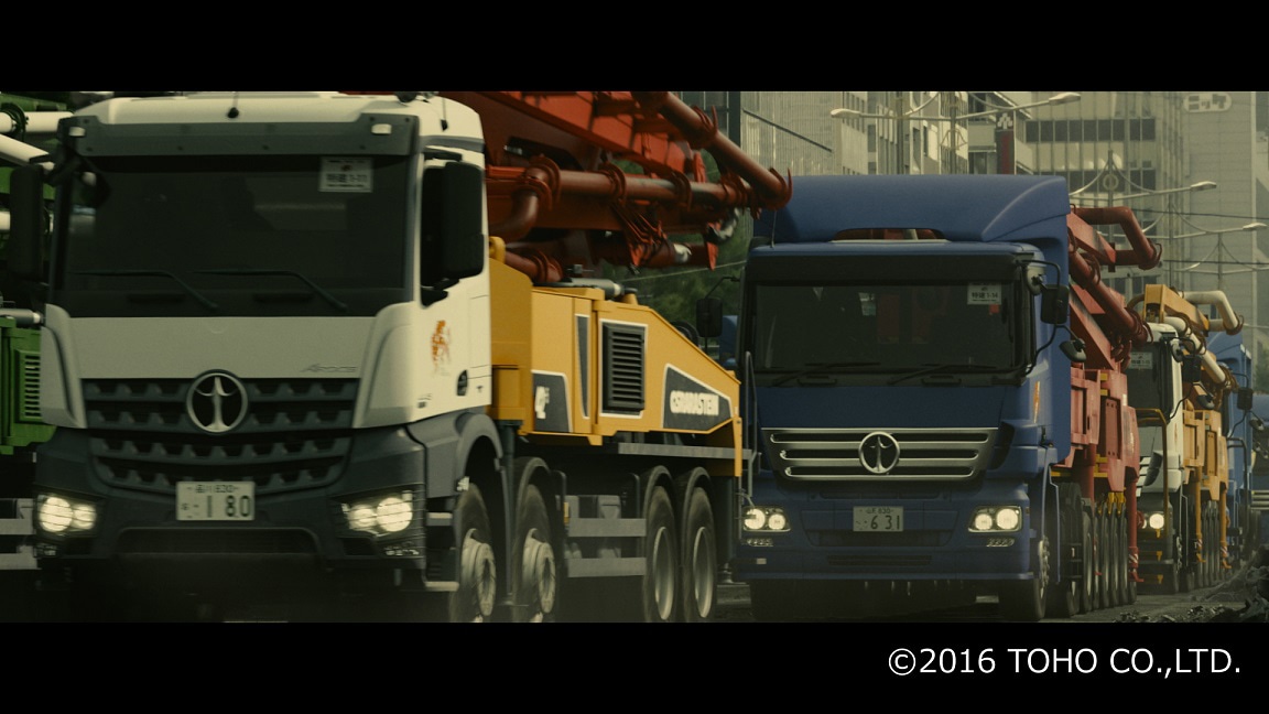 「シン・ゴジラ」より、作戦に向かう建機。