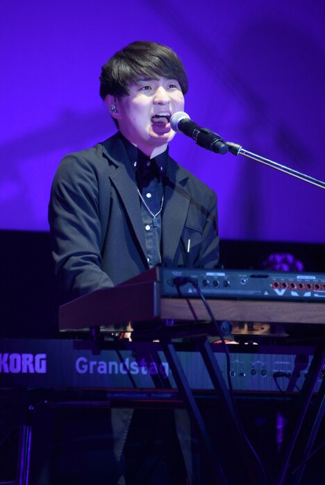 藤原聡(Vo, Piano)