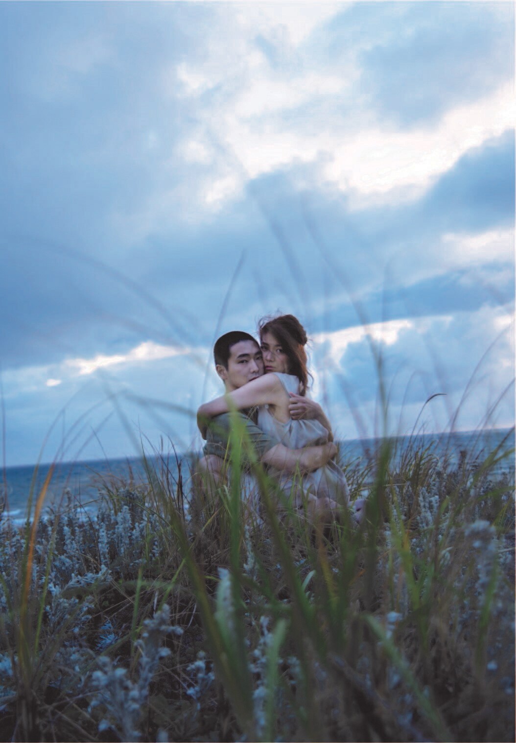 柄本佑×瀧内公美「火口のふたり」公開は8月、前売り特典に撮り下ろしポストカード