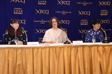 左から佐伯日菜子、チャド・マレーン、奥山大史。