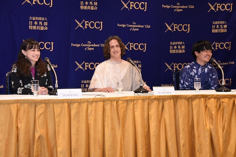 左から佐伯日菜子、チャド・マレーン、奥山大史。