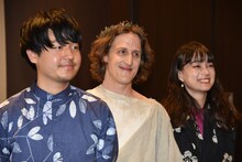 左から奥山大史、チャド・マレーン、佐伯日菜子。