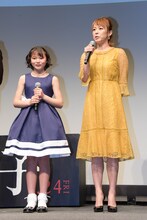 左から姫嶋ひめか、佐藤仁美。