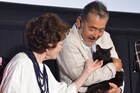 「初恋」“強い愛”ある夫婦演じた倍賞千恵子と藤竜也、猫抱き上げ思わず笑顔