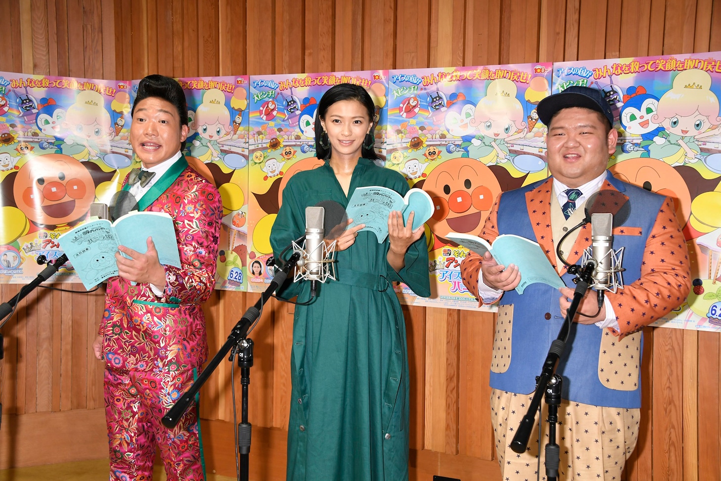 「それいけ！アンパンマン きらめけ！アイスの国のバニラ姫」公開アフレコの様子。