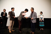 「轢き逃げ -最高の最悪な日-」初日舞台挨拶の様子。