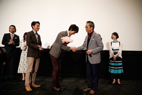 「轢き逃げ -最高の最悪な日-」初日舞台挨拶の様子。