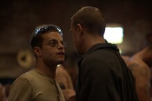 「パピヨン」より、ラミ・マレック演じるドガ（左）。