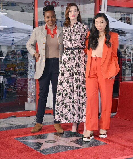 左からディー・リース、アン・ハサウェイ、オークワフィナ。（写真提供：Sthanlee Mirador / Sipa USA / Newscom / ゼータ イメージ）