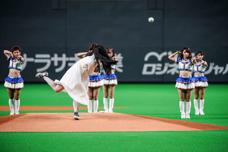 貞子が始球式で98km H記録 いい投球ができたと思います 映画ナタリー