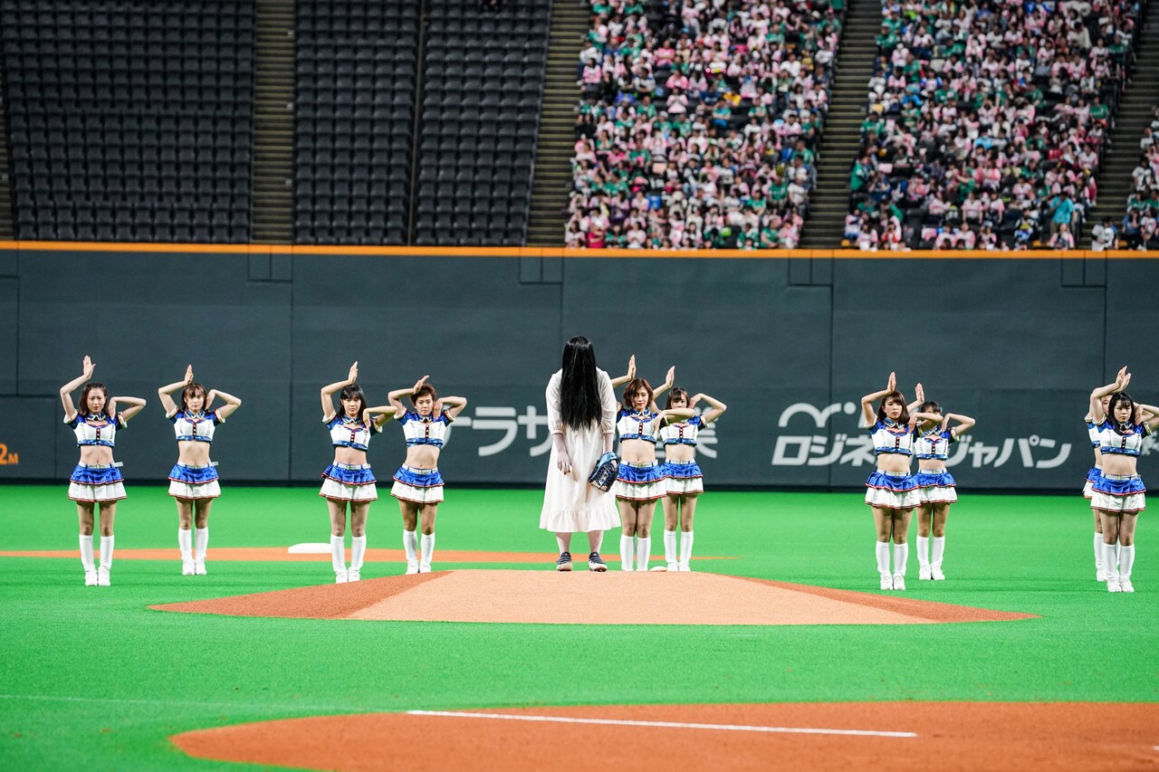 北海道日本ハムファイターズ対埼玉西武ライオンズ戦の始球式に